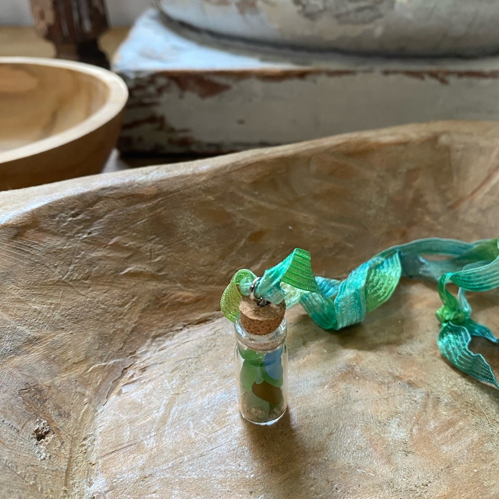 NWOT Artisan Handcrafted Green and Blue Sea Glass Pendant Jewelry - Picture 4 of 10